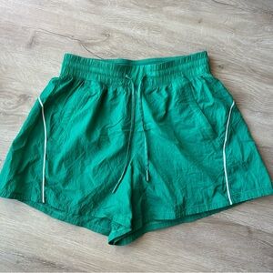 Lululemon Shorts Court Rival High-Rise Short Size 6 Green